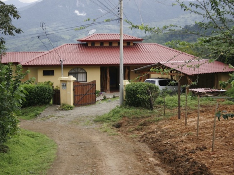 4 bed Single Family Homes For Sale in Dominical, Puntarenas - 1