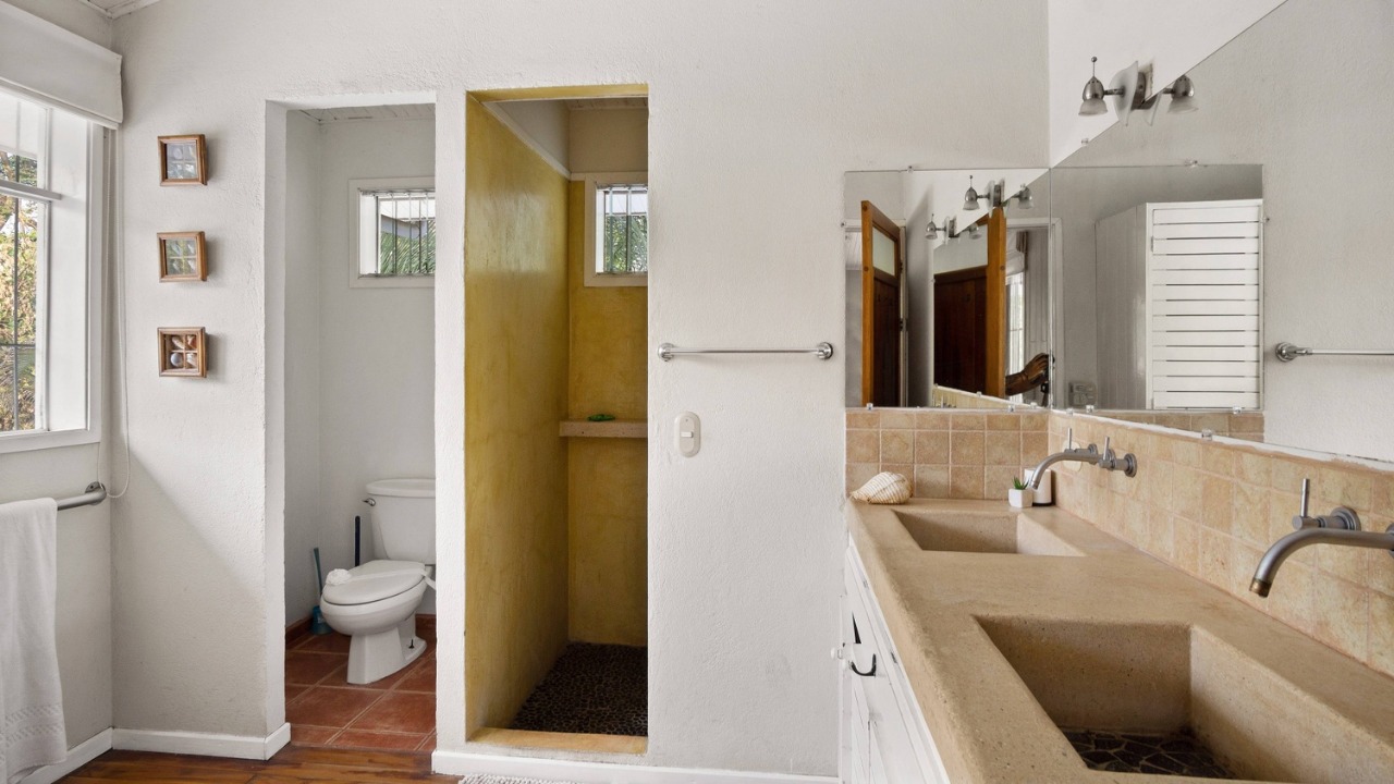 7 bed Single Family Homes For Sale in Tamarindo, Guanacaste - thumb 10