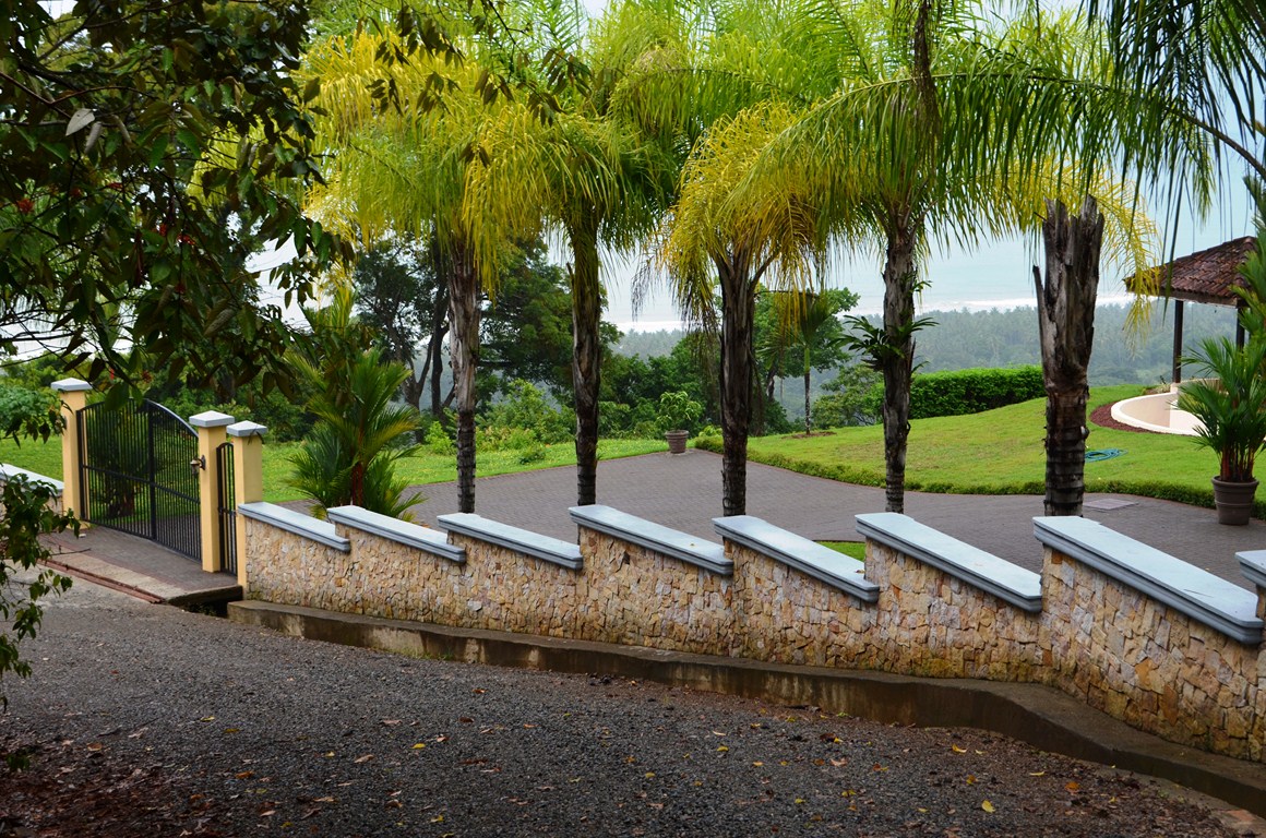 4 bed Single Family Homes For Sale in Dominical, Puntarenas - thumb 9