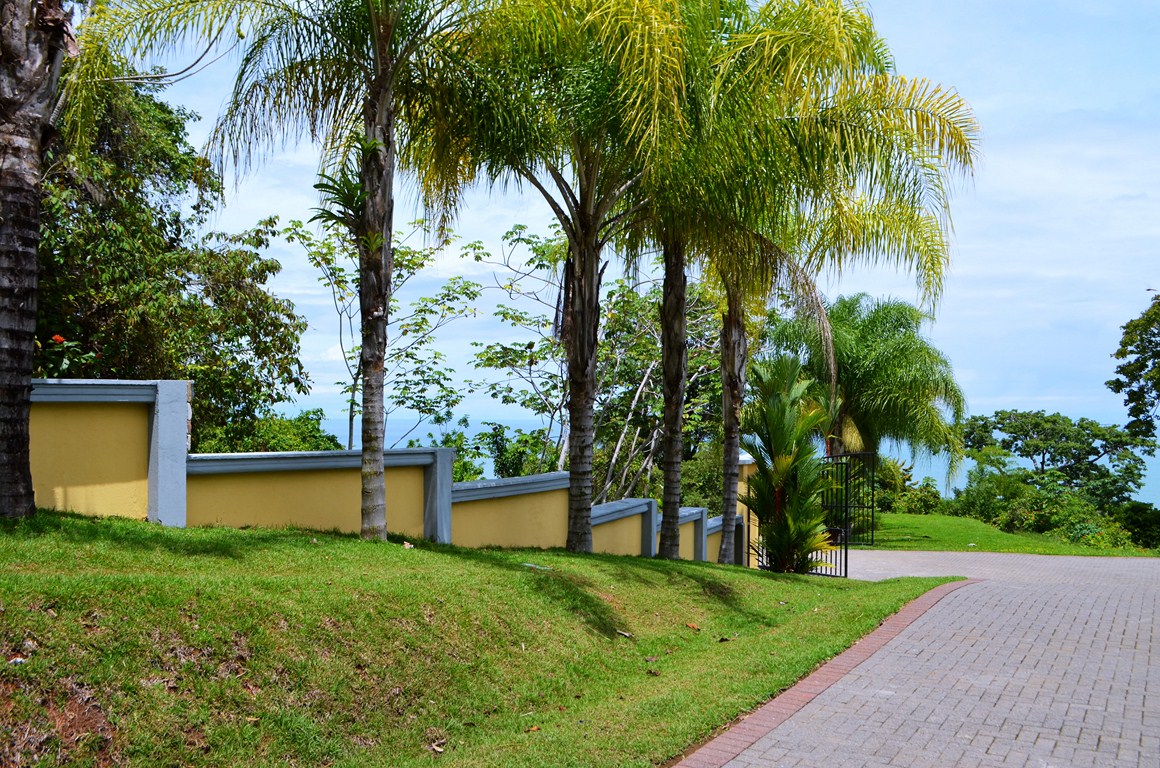 4 bed Single Family Homes For Sale in Dominical, Puntarenas - thumb 23