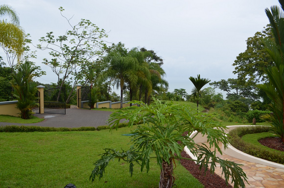 4 bed Single Family Homes For Sale in Dominical, Puntarenas - thumb 4