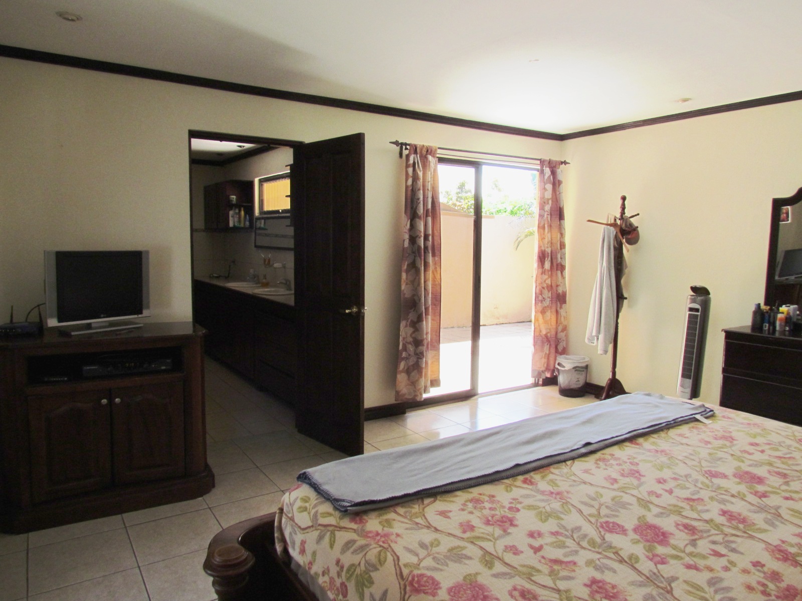 4 bed Single Family Homes For Sale in Escazu, San Jose - thumb 28