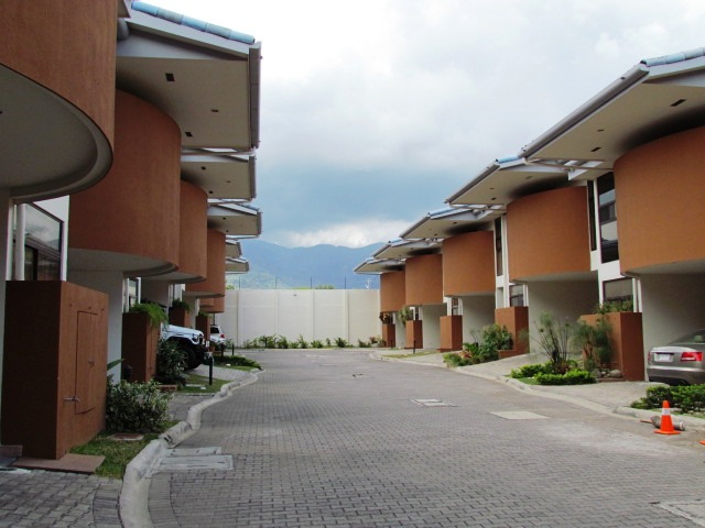 3 bed Condo For Sale in Santa Ana, San Jose - thumb 2