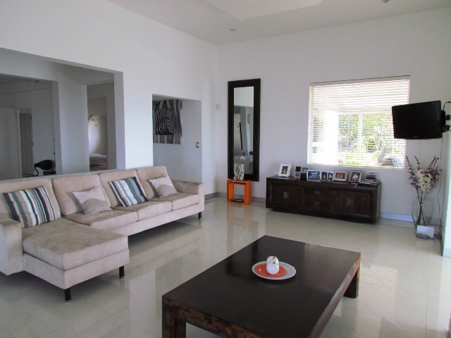 3 bed Single Family Homes For Sale in Santa Ana, San Jose - thumb 16