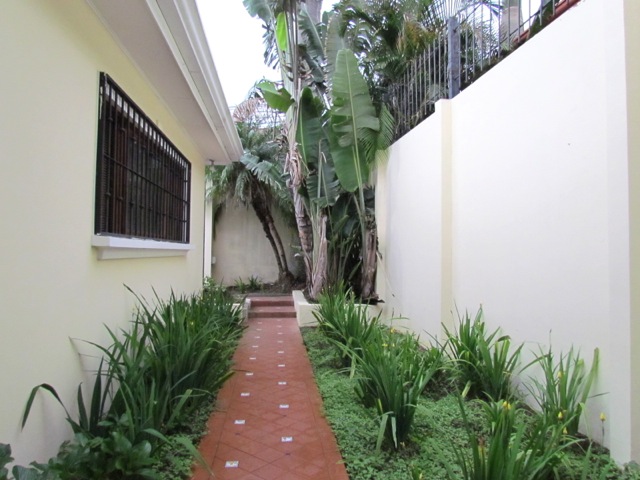 4 bed Single Family Homes For Sale in Escazu, San Jose - thumb 3