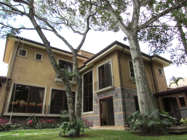 4 bed Single Family Homes For Sale in Santa Ana, San Jose - thumb 1