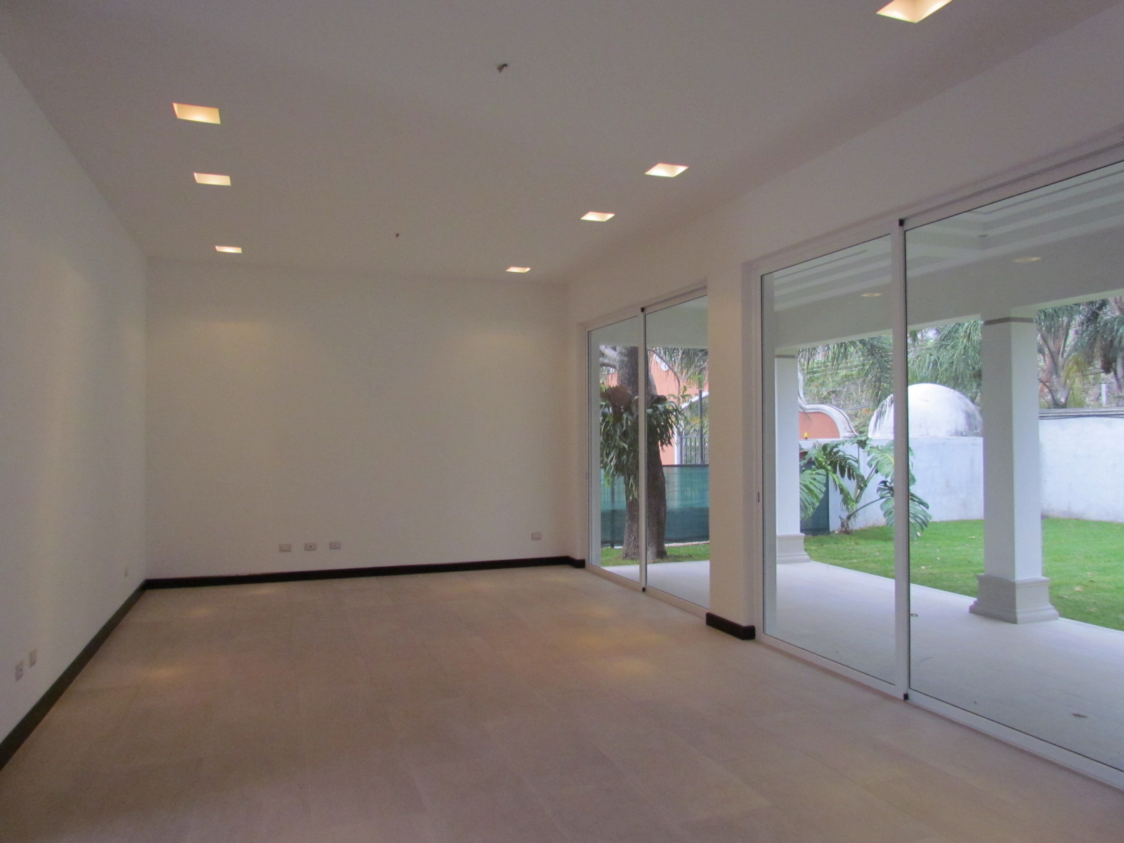 4 bed Single Family Homes For Sale in Santa Ana, San Jose - thumb 2