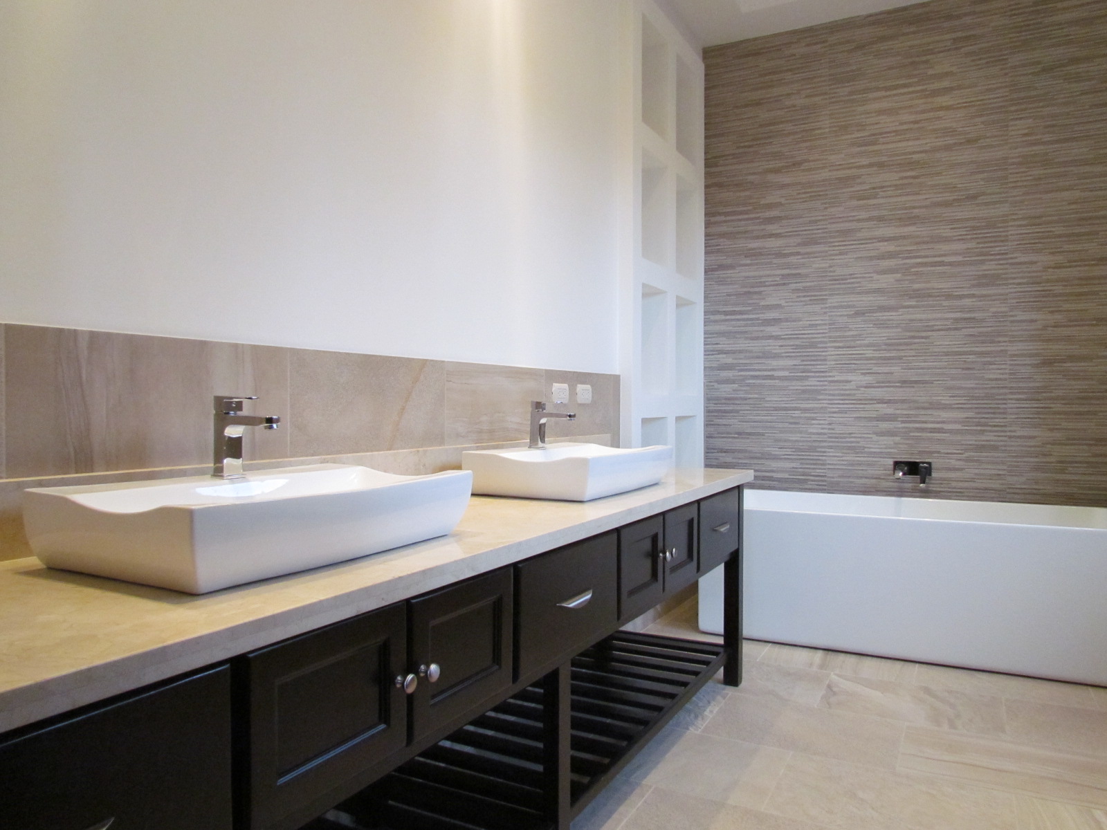 4 bed Single Family Homes For Sale in Santa Ana, San Jose - thumb 23