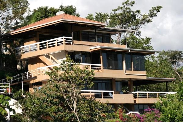 4 bed Single Family Homes For Sale in Manuel Antonio, Puntarenas - thumb 1