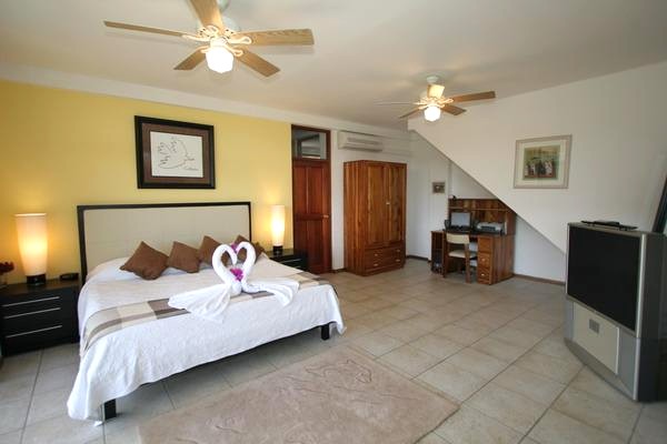 4 bed Single Family Homes For Sale in Manuel Antonio, Puntarenas - thumb 9