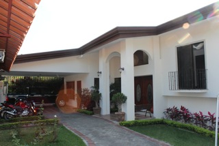 4 bed Single Family Homes For Sale in Escazu, San Jose - thumb 2