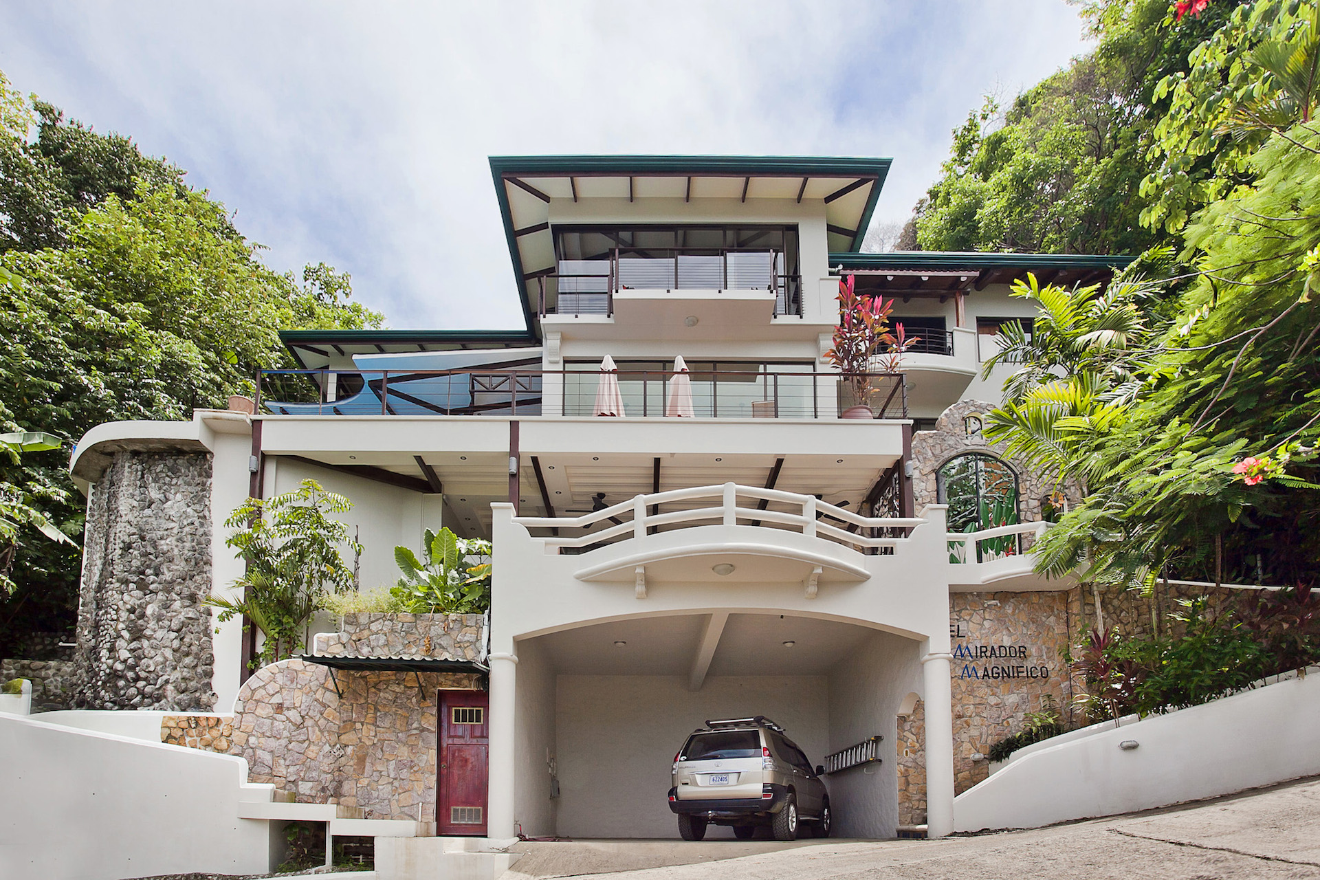 6 bed Single Family Homes For Sale in Manuel Antonio, Puntarenas - thumb 1