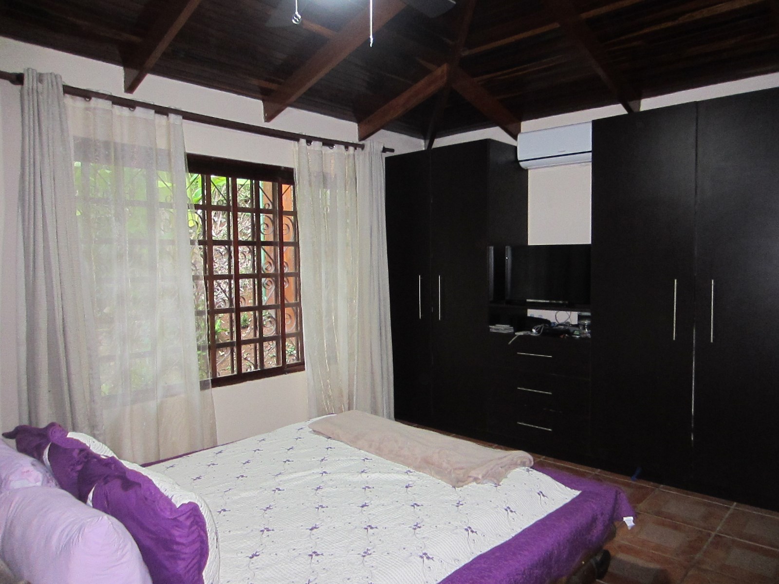 4 bed Single Family Homes For Sale in Quepos, Puntarenas - thumb 6