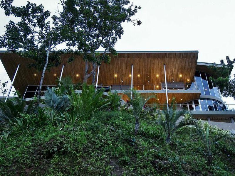 4 bed Single Family Homes For Sale in Manuel Antonio, Puntarenas - thumb 1