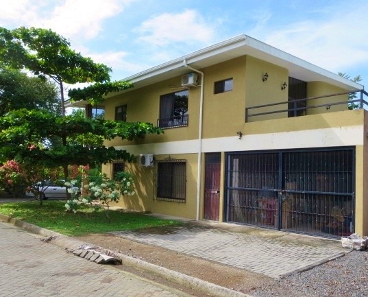 4 bed Single Family Homes For Sale in Playa Hermosa, Puntarenas - thumb 17