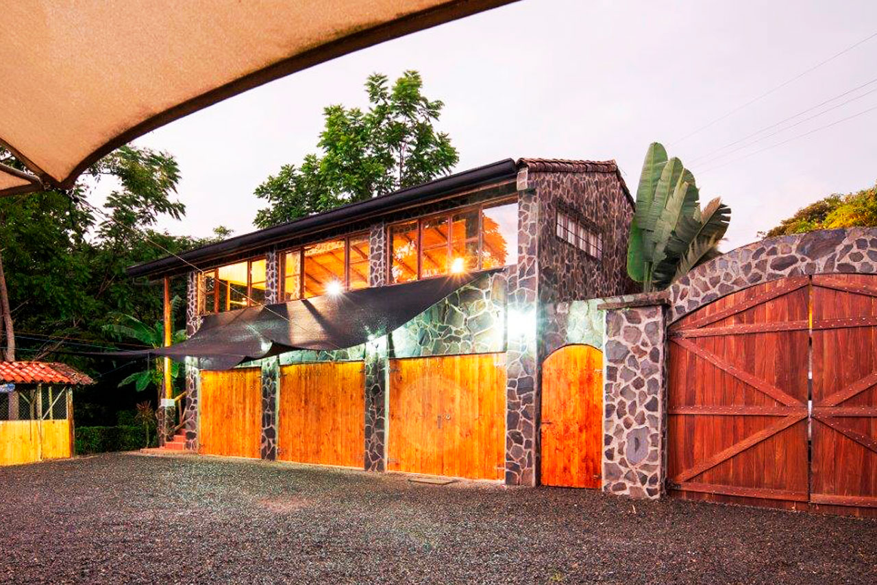 4 bed Single Family Homes For Sale in Playa Hermosa, Puntarenas - thumb 24