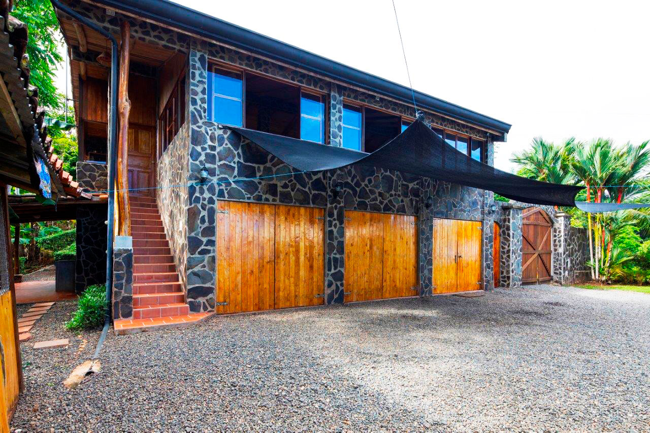 4 bed Single Family Homes For Sale in Playa Hermosa, Puntarenas - thumb 17
