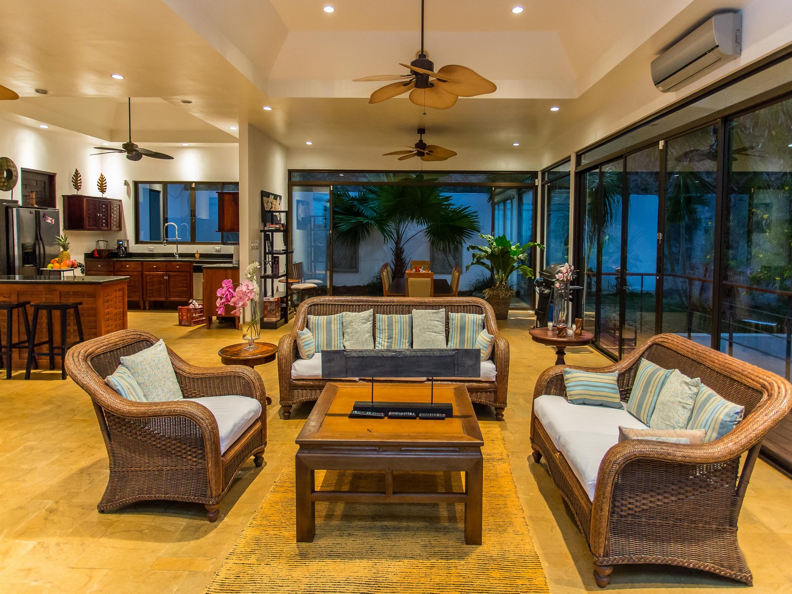 5 bed Single Family Homes For Sale in Manuel Antonio, Puntarenas - thumb 9
