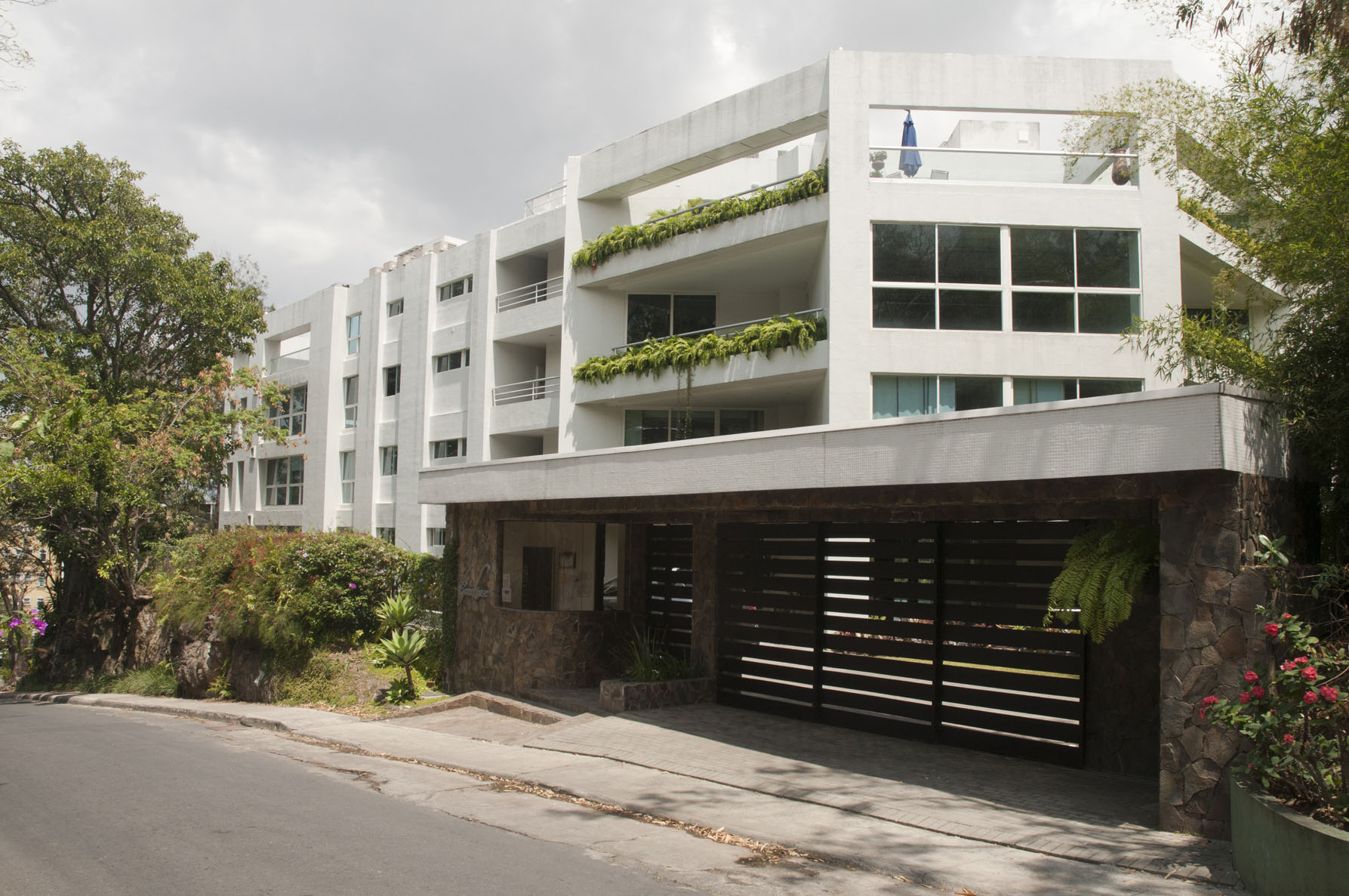 4 bed Apartment For Sale in Jaboncillo, San Jose - thumb 2