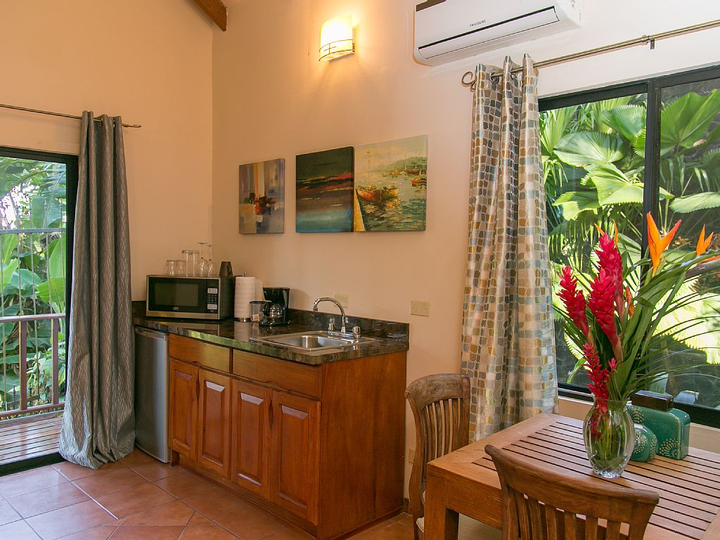 5 bed Single Family Homes For Sale in Manuel Antonio, Puntarenas - thumb 8