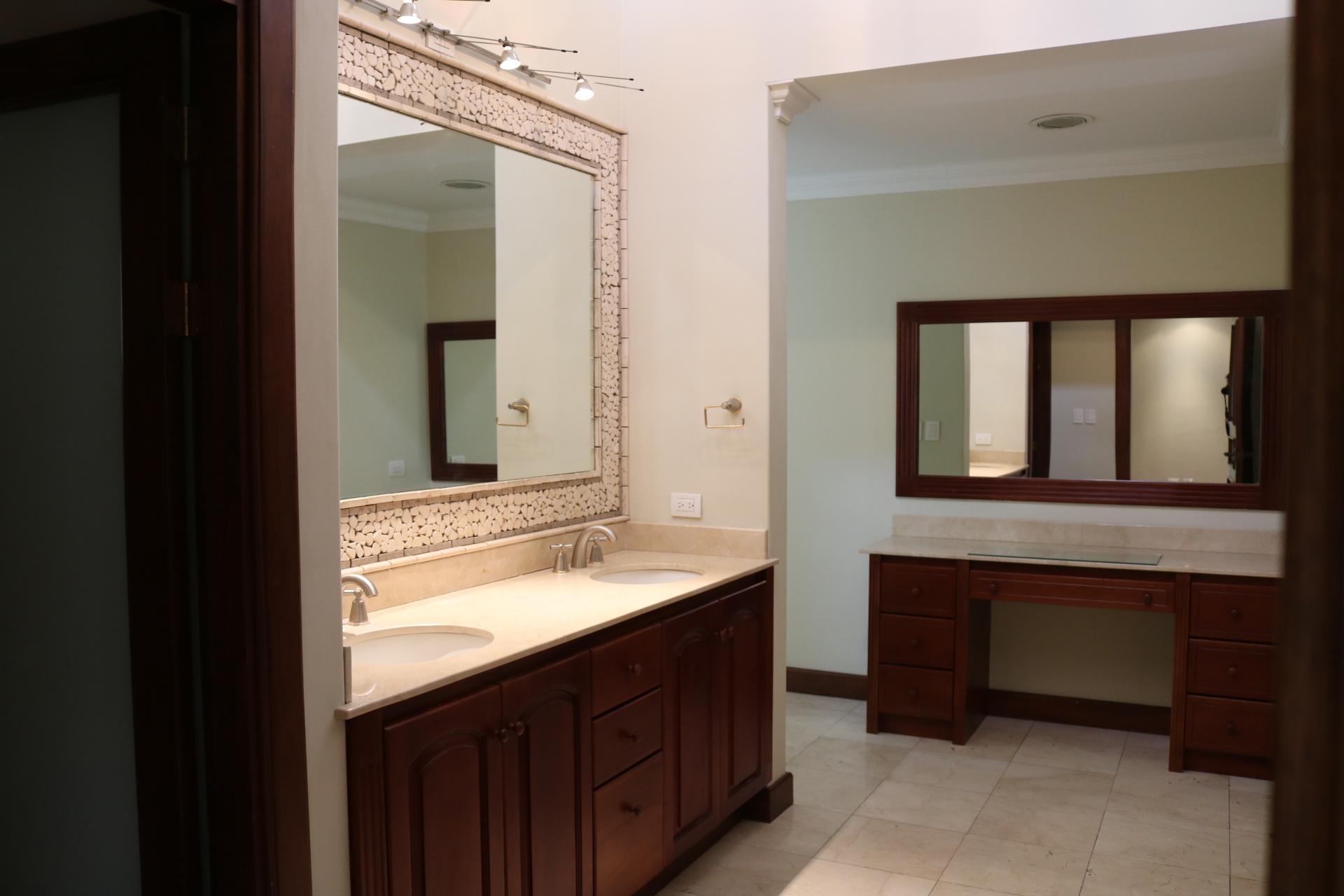 4 bed Single Family Homes For Rent in Escazu, San Jose - thumb 10