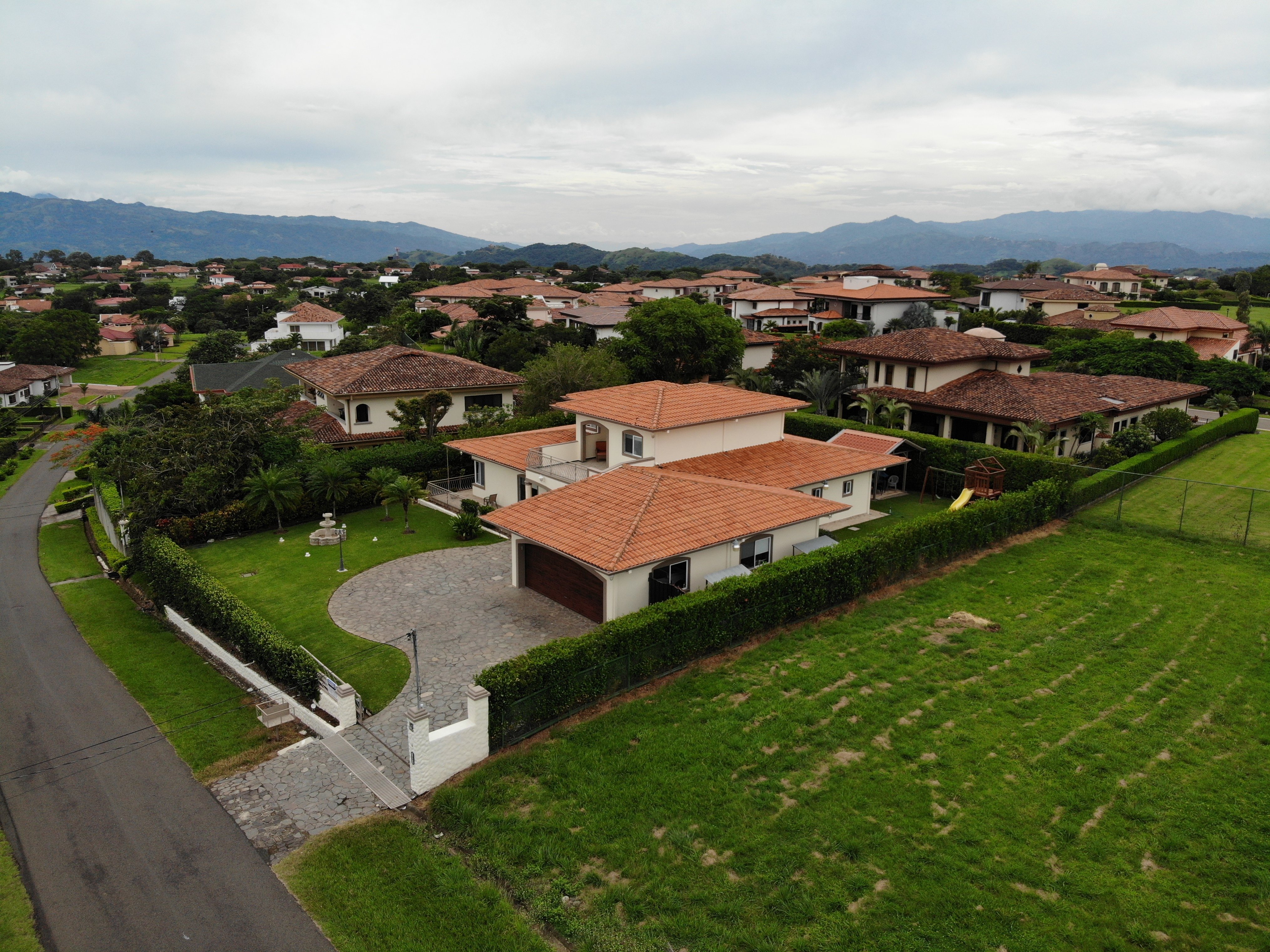6 bed Single Family Homes For Sale in La Guacima, Alajuela - thumb 2