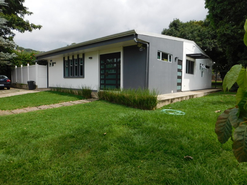 4 bed Single Family Homes For Sale in Santa Ana, San Jose - 1