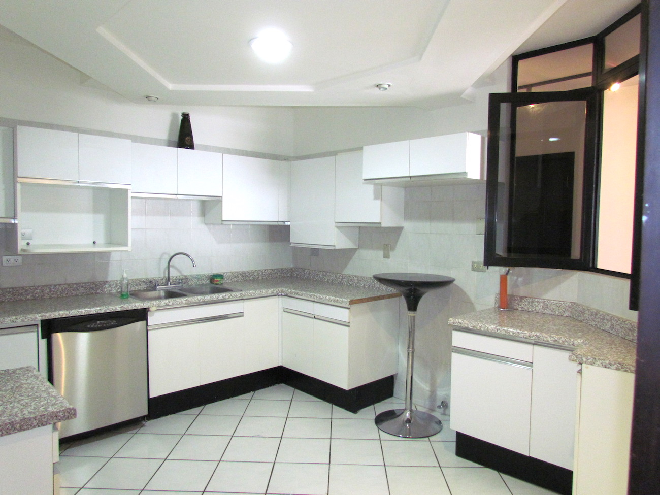 2 bed Apartment For Sale in Escazu, San Jose - thumb 3