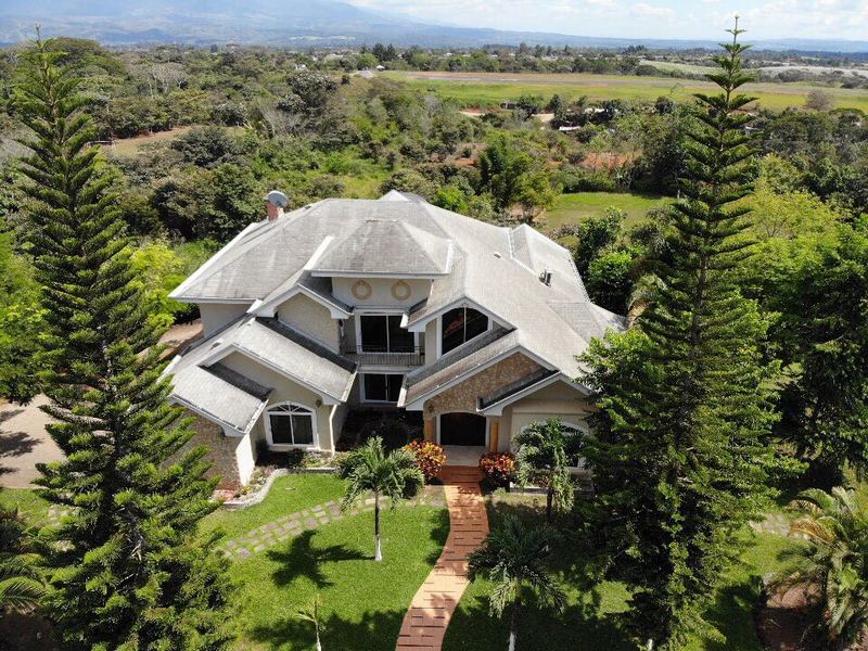 6 bed Single Family Homes For Sale in Perez Zeledon, Puntarenas - 1