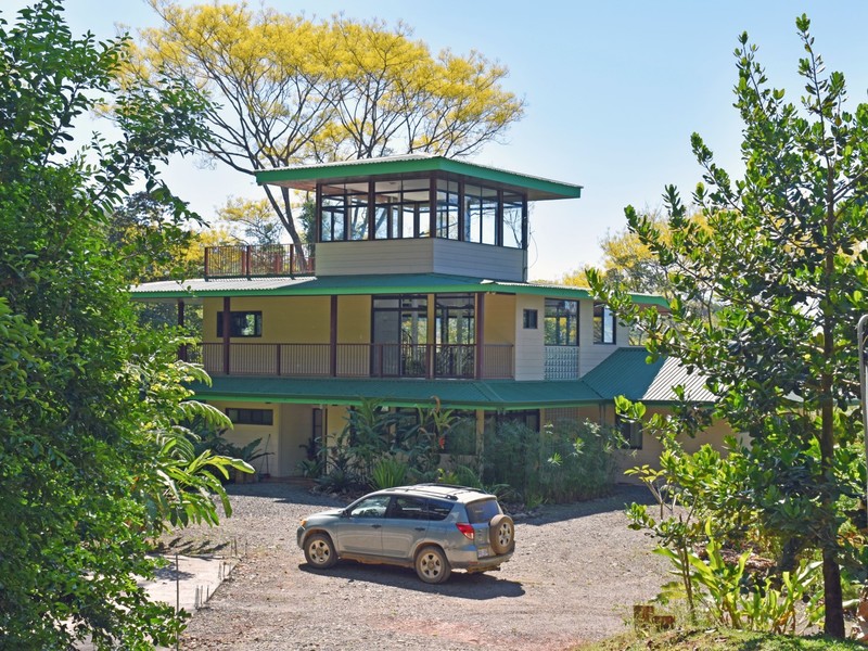 8 bed Single Family Homes For Sale in Dominical, Puntarenas - 1