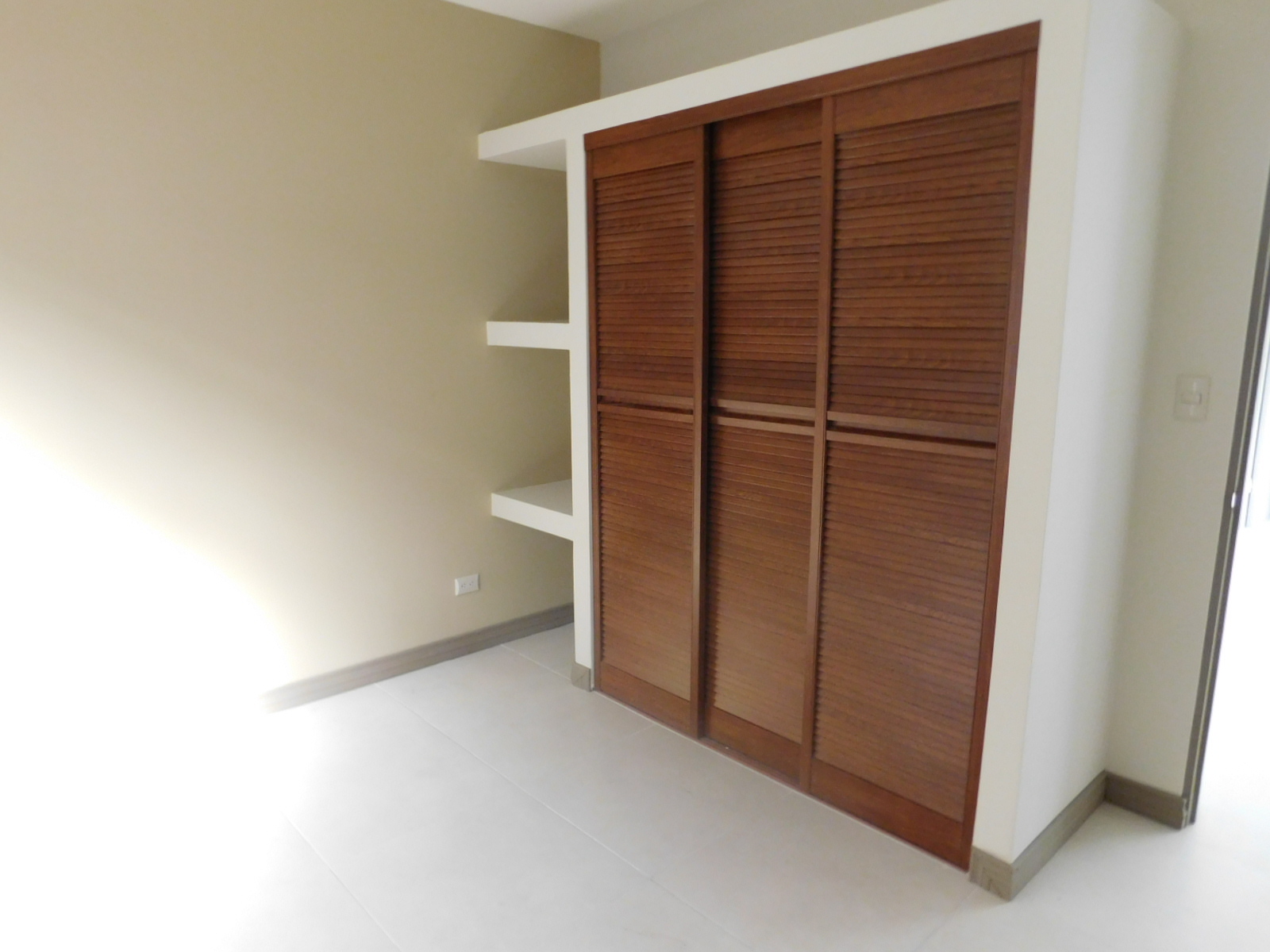 2 bed Apartment For Sale in La Uruca, San Jose - thumb 5