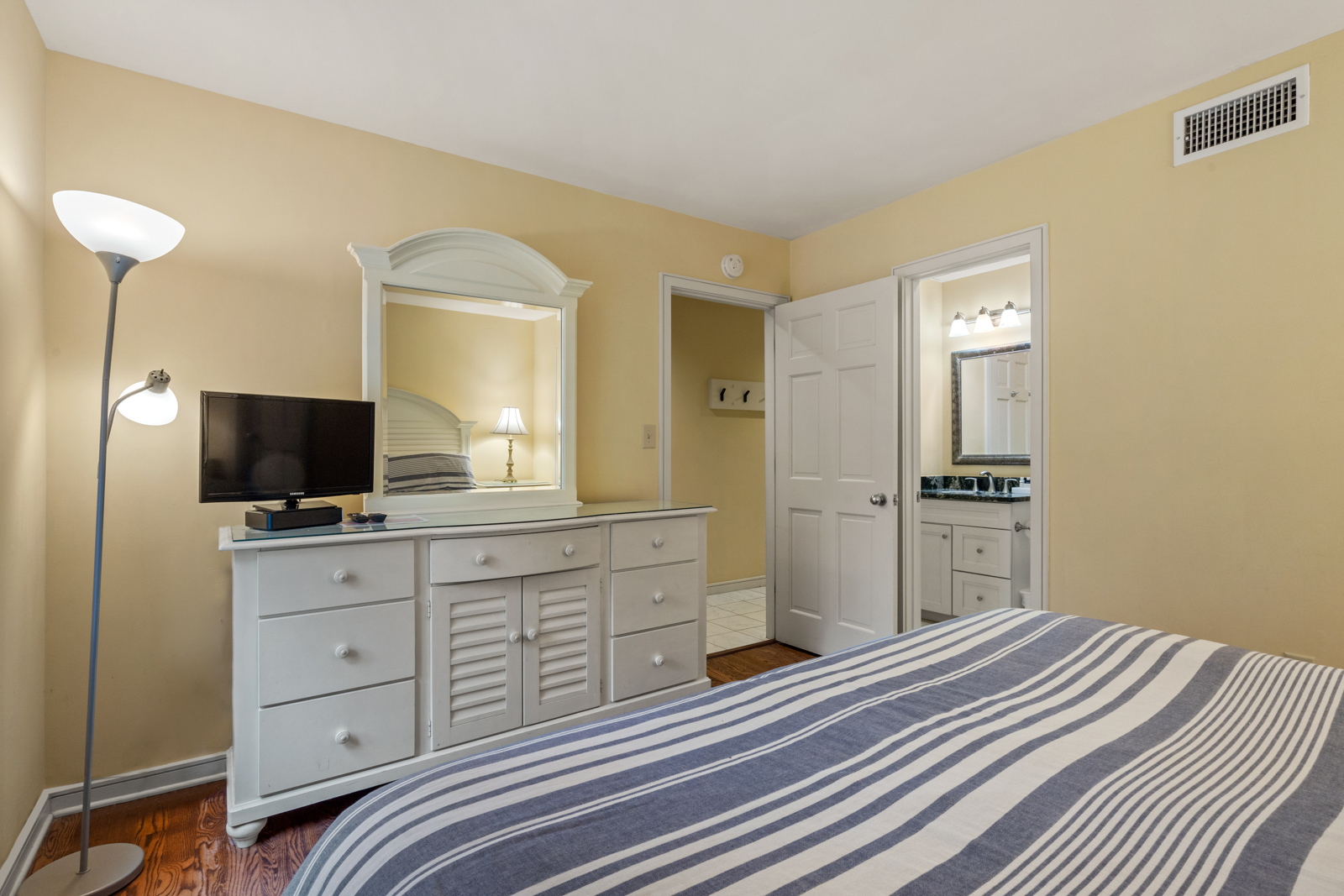 4291 Mariner's Watch Dr