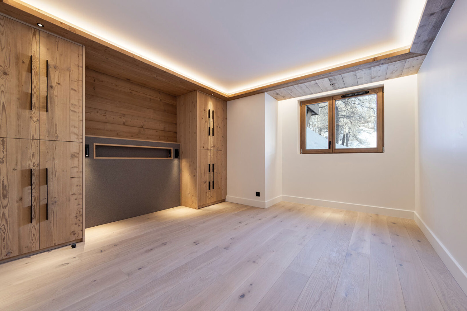 2-Bed Mountain Corner Apartment - L’Écrin Residence 11