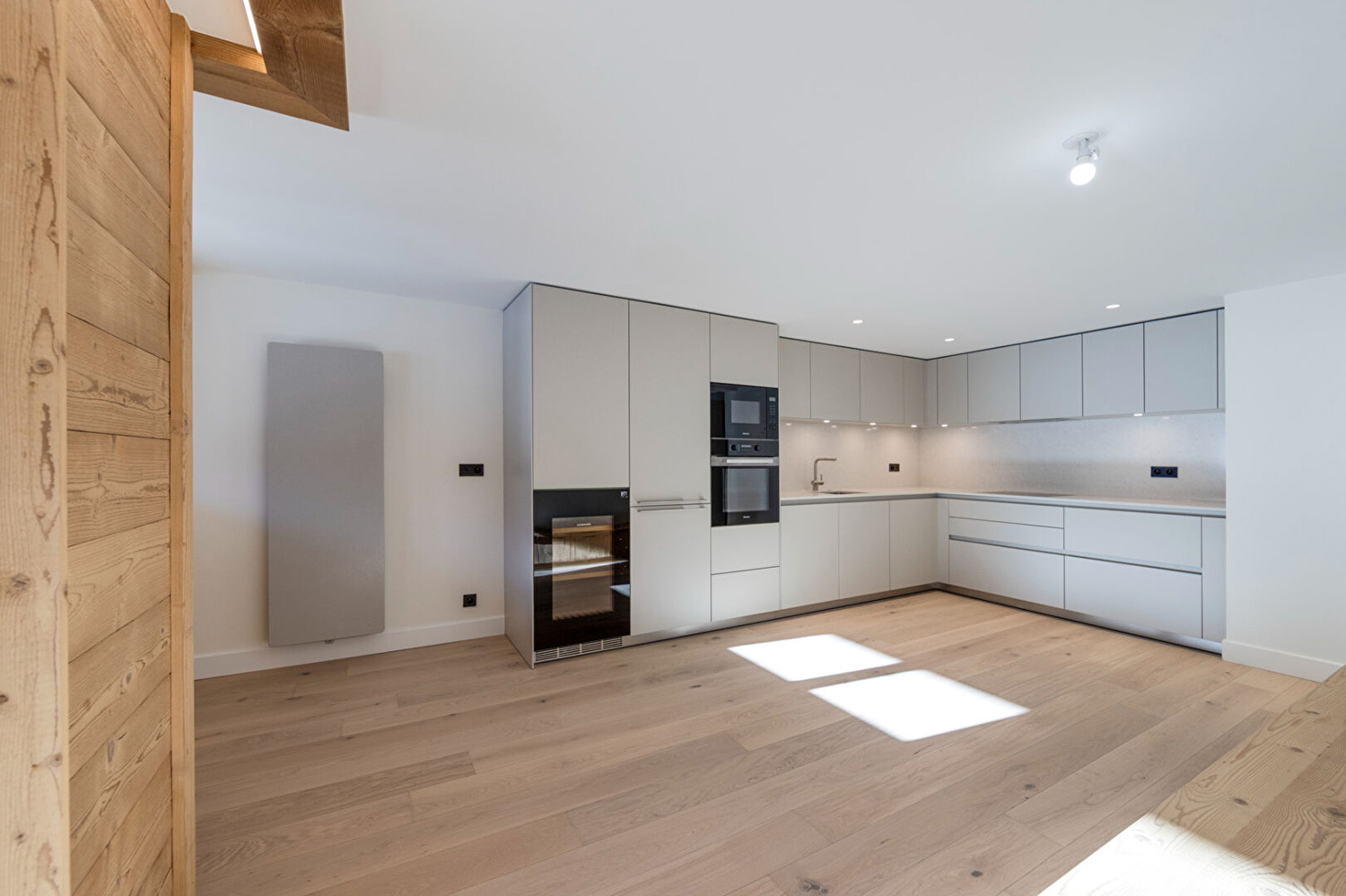 2-Bed Mountain Corner Apartment - L’Écrin Residence 4