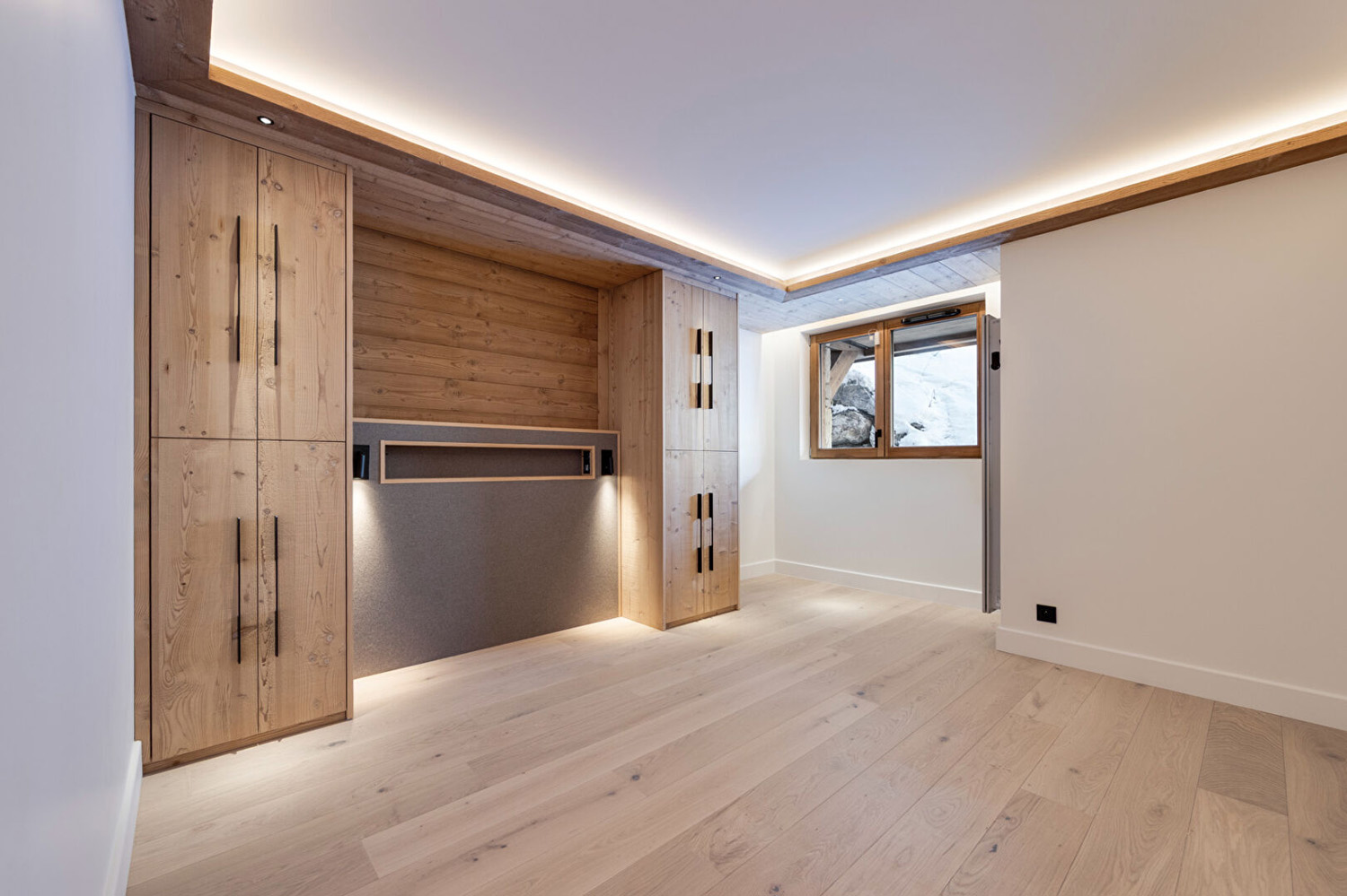 2-Bed Mountain Corner Apartment - L’Écrin Residence 12
