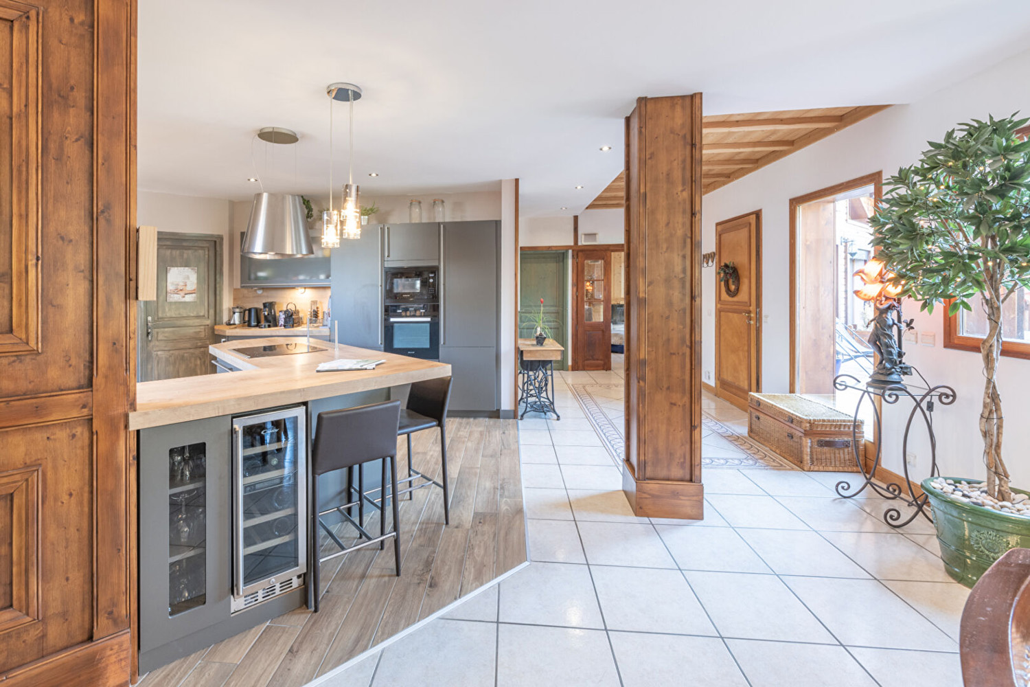 5 Bed chalet with view of La Muzelle 8