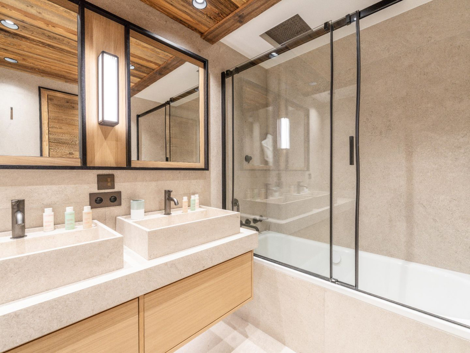 4 Bedroom Apartment in Meribel Les Allies 3