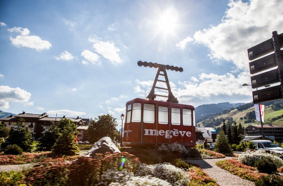 Private Estate in Demi-Quartier - Two Independent Chalets, Pool & Privacy Green Alpine Setting 9