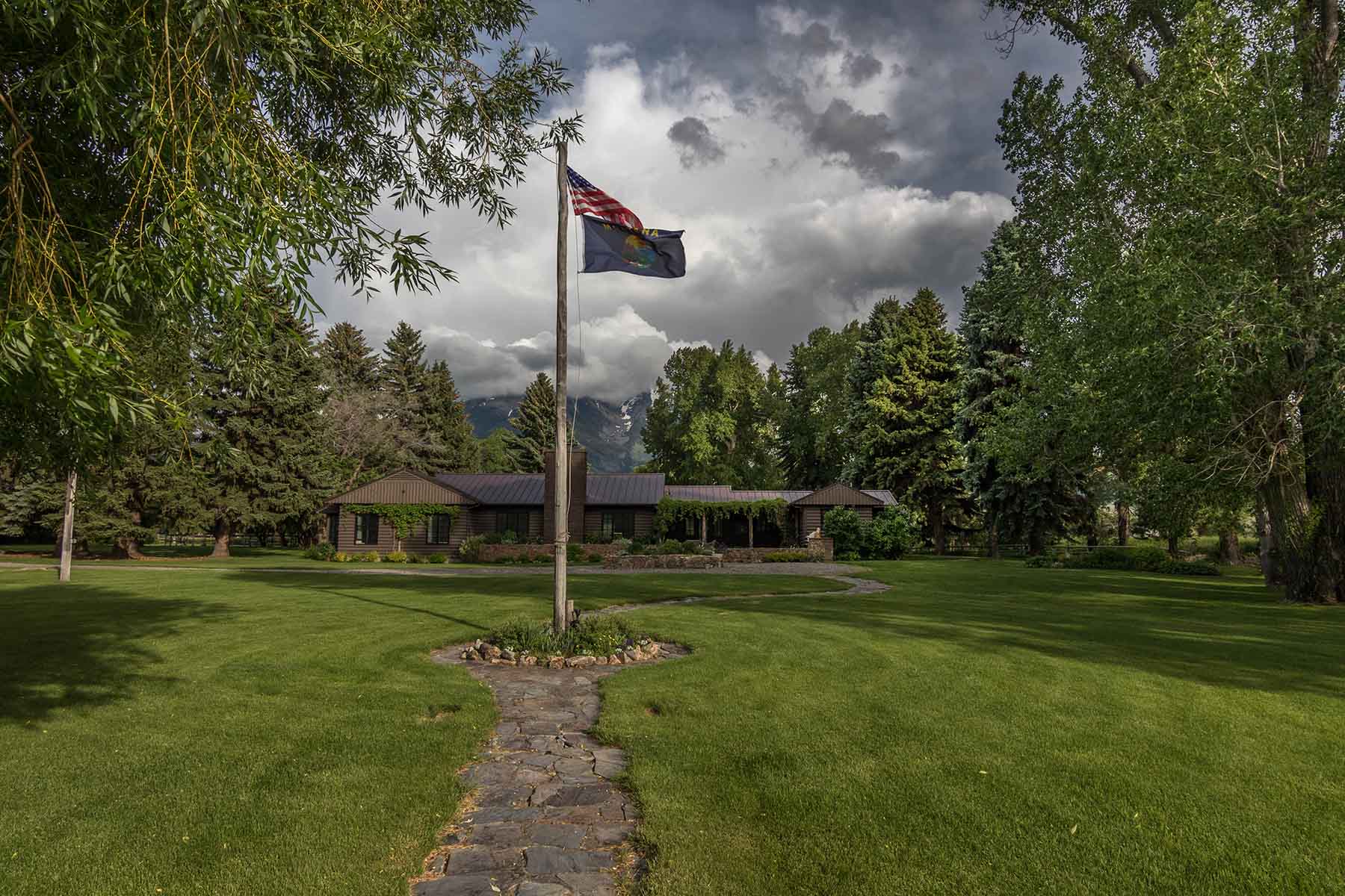 Riverhouse on the Yellowstone property picture 57 of 76