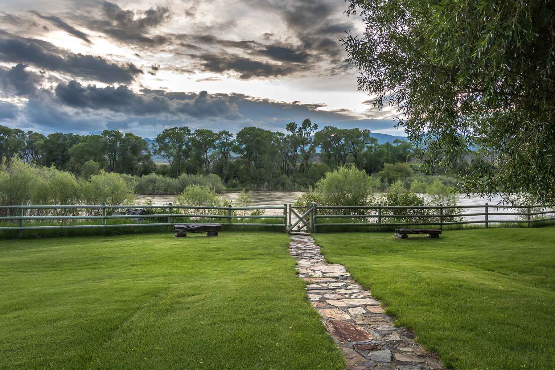 Riverhouse on the Yellowstone property picture 5 of 76