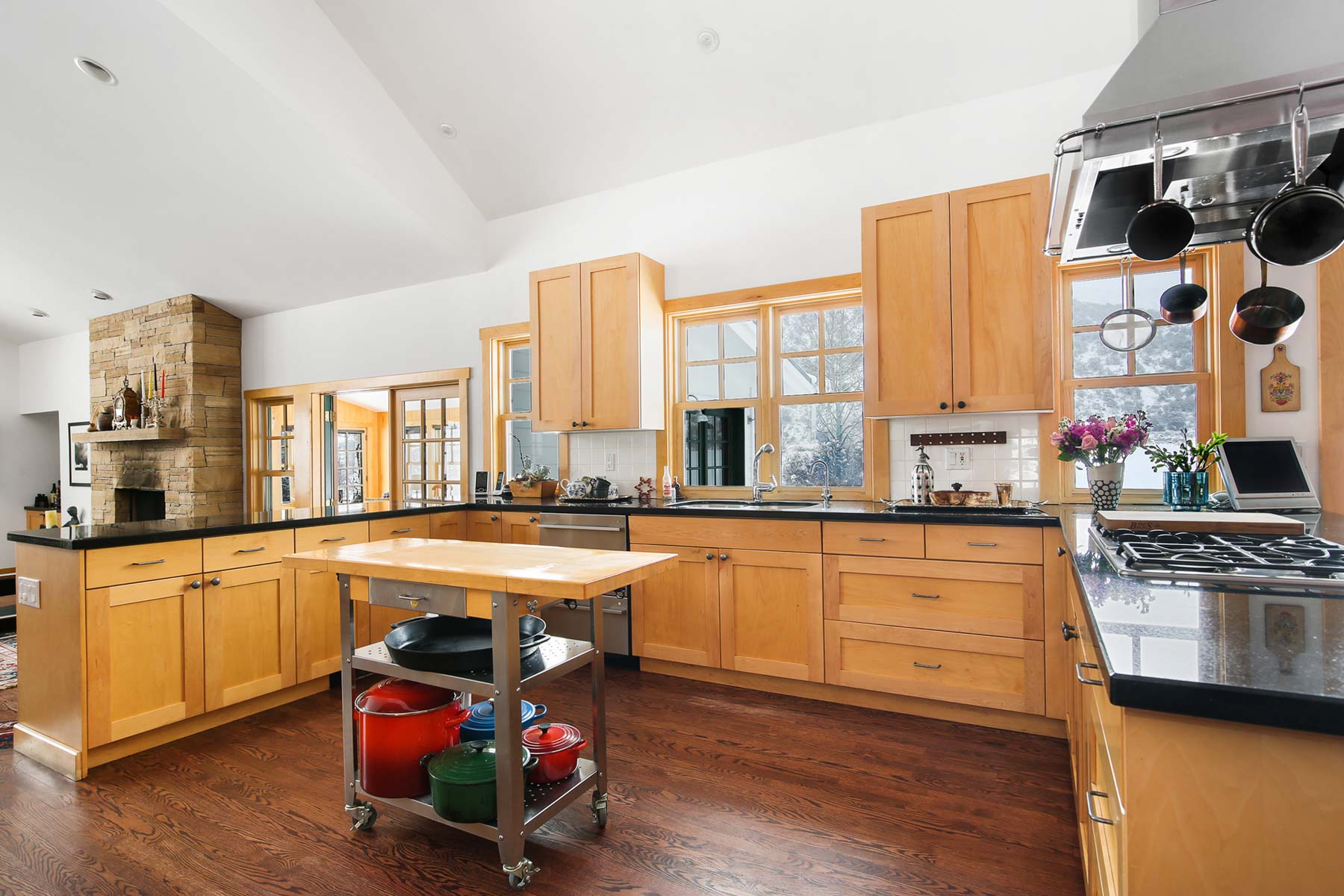 L Quarter Circle property picture 75 of 137