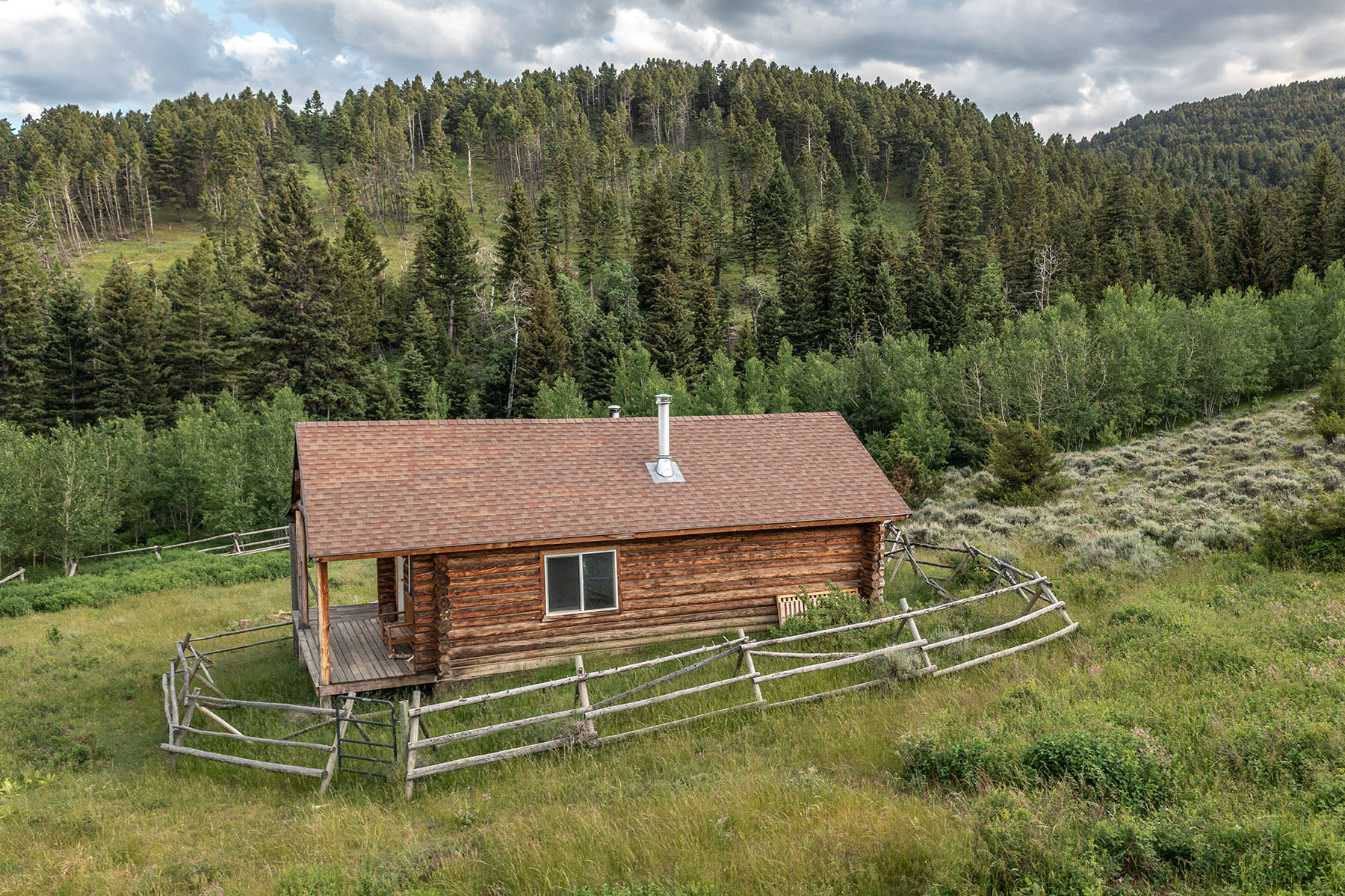 Strawberry Ridge Cabin property picture 6 of 13