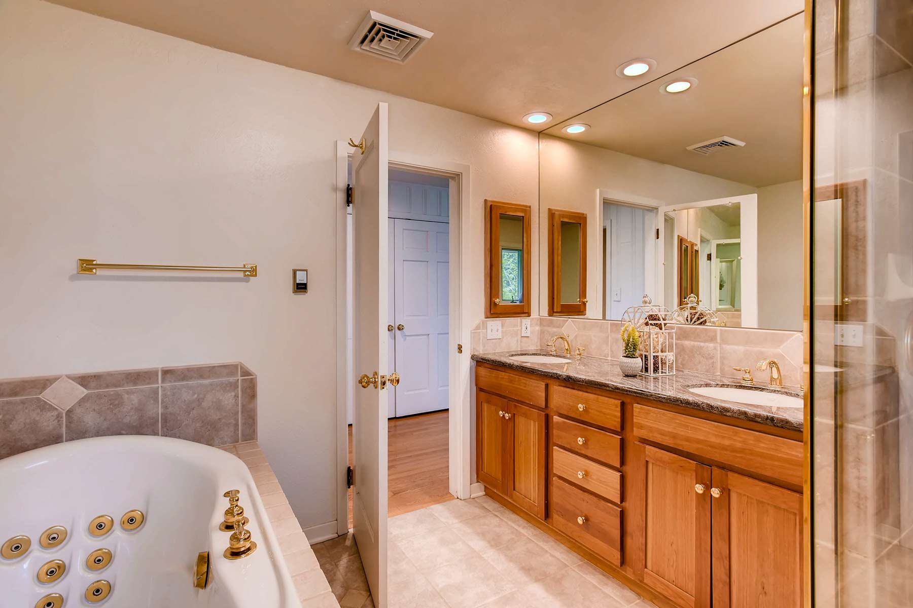 Rocking R - Orchard House property picture 18 of 34