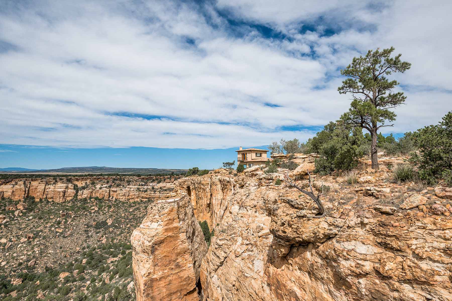 Dos Caballos property picture 3 of 87
