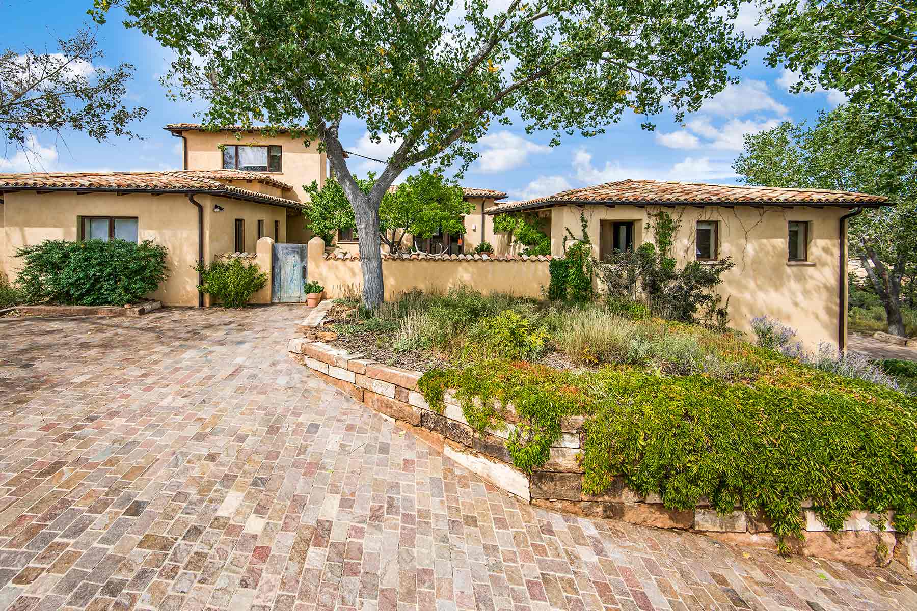 Dos Caballos property picture 11 of 87