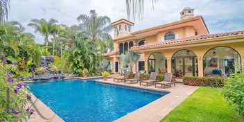 Tropical Heaven in La Garita