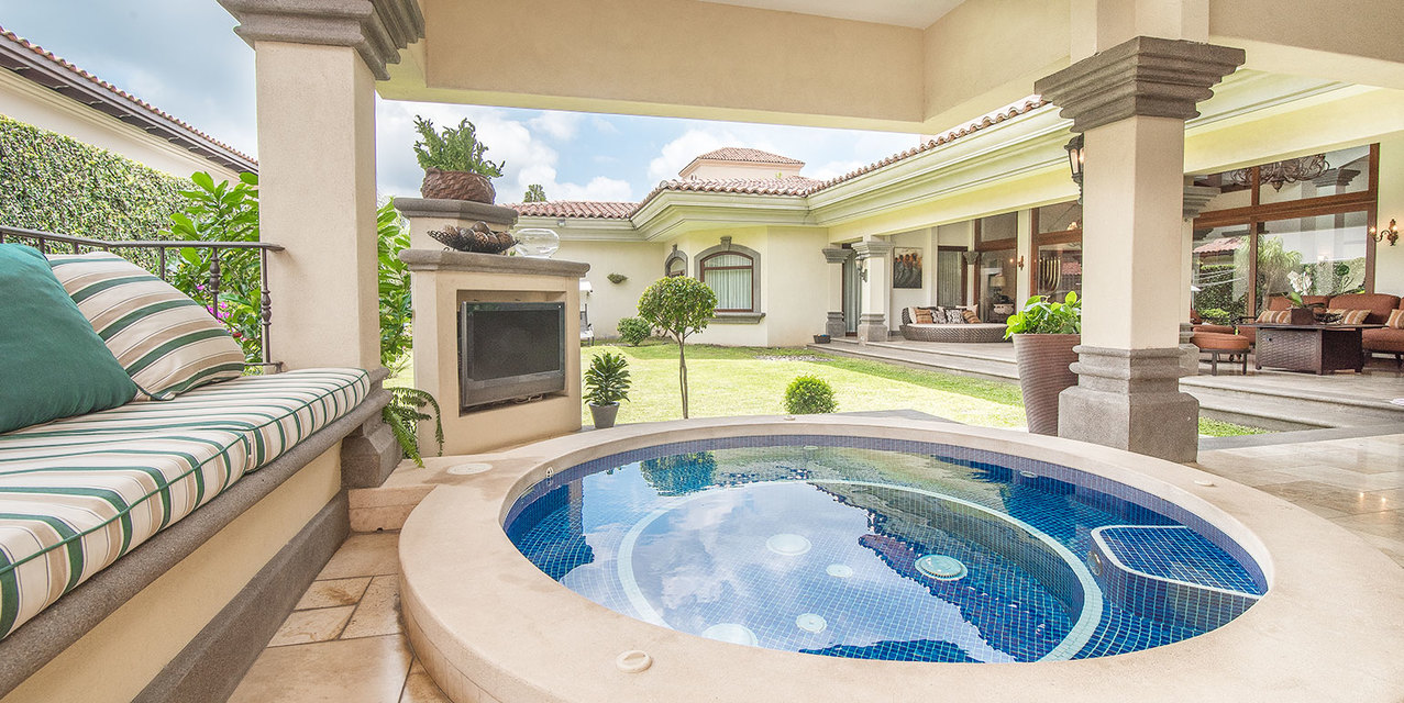 Adria Home in Bosques de Lindora — photo