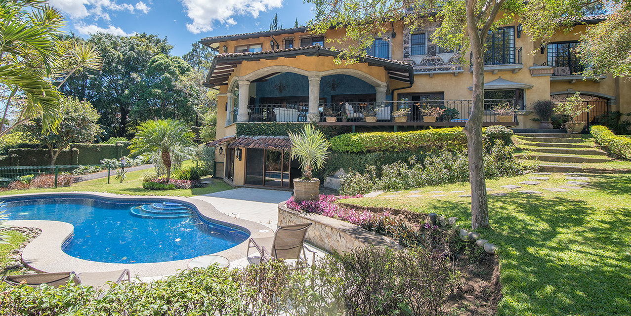 Investment: Casa Convento in Escazú — photo