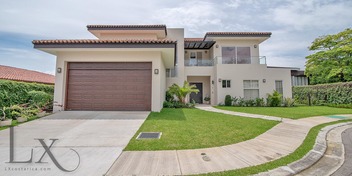 Claridad Home in Piedades
