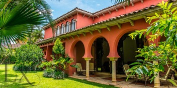La Alhambra in Bosques de Lindora